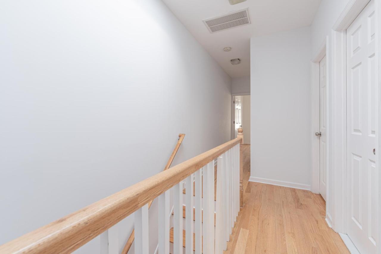 Вилла Tranquil Town House With Parking And Laundry - Just 25 Minutes To Time Square! Джерси-Сити Экстерьер фото